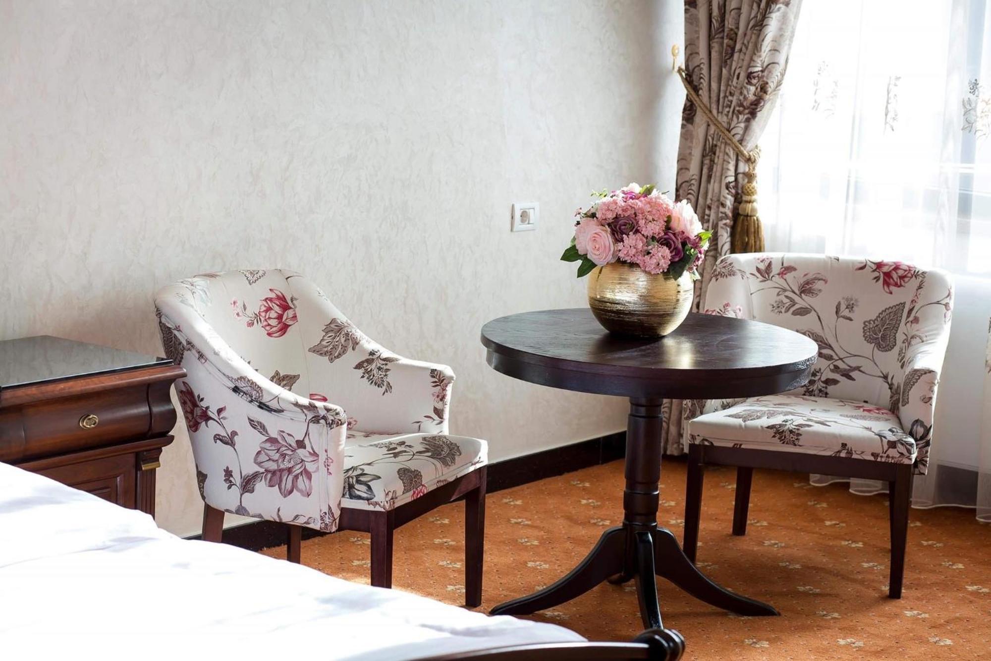 Hotel Bacsoridana Tecuci Buitenkant foto