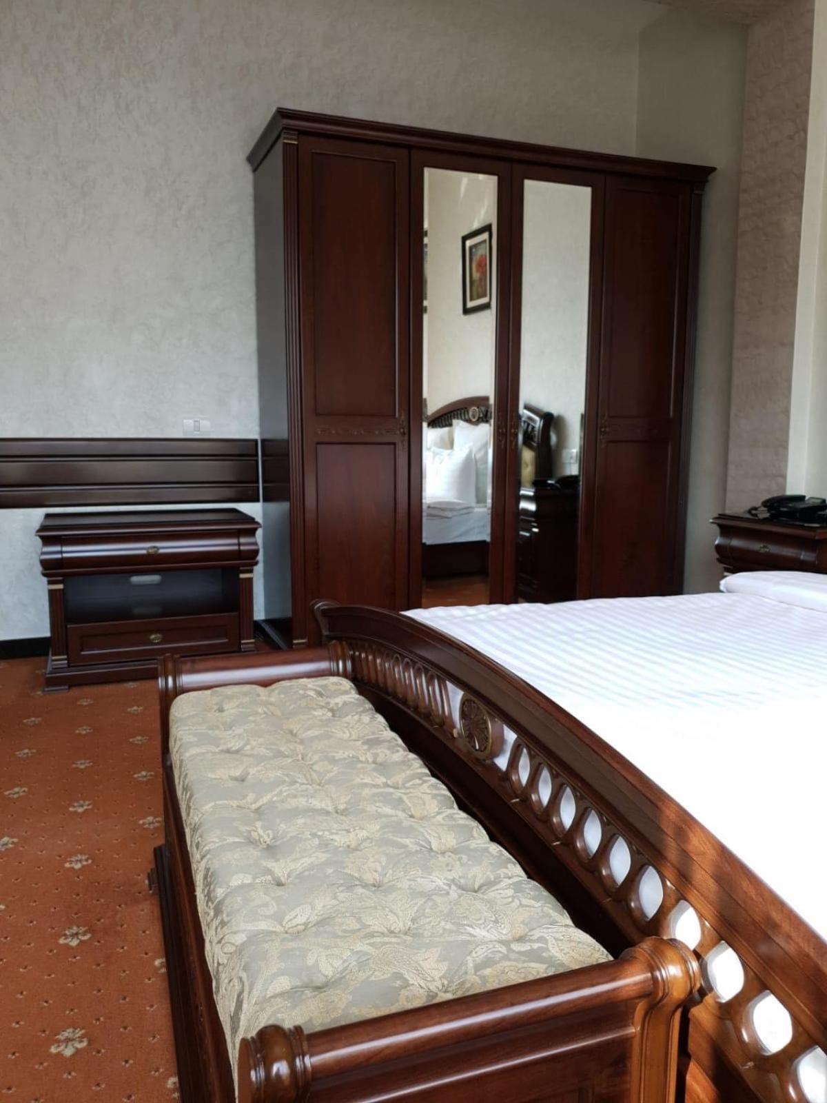 Hotel Bacsoridana Tecuci Buitenkant foto