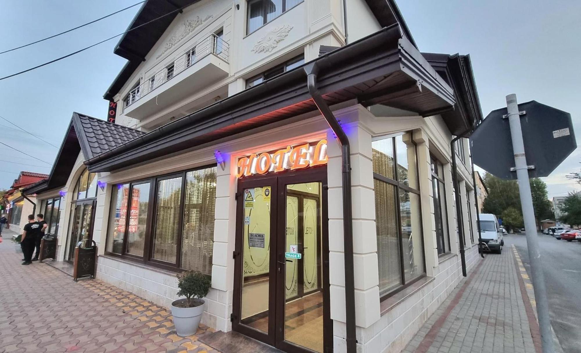 Hotel Bacsoridana Tecuci Buitenkant foto