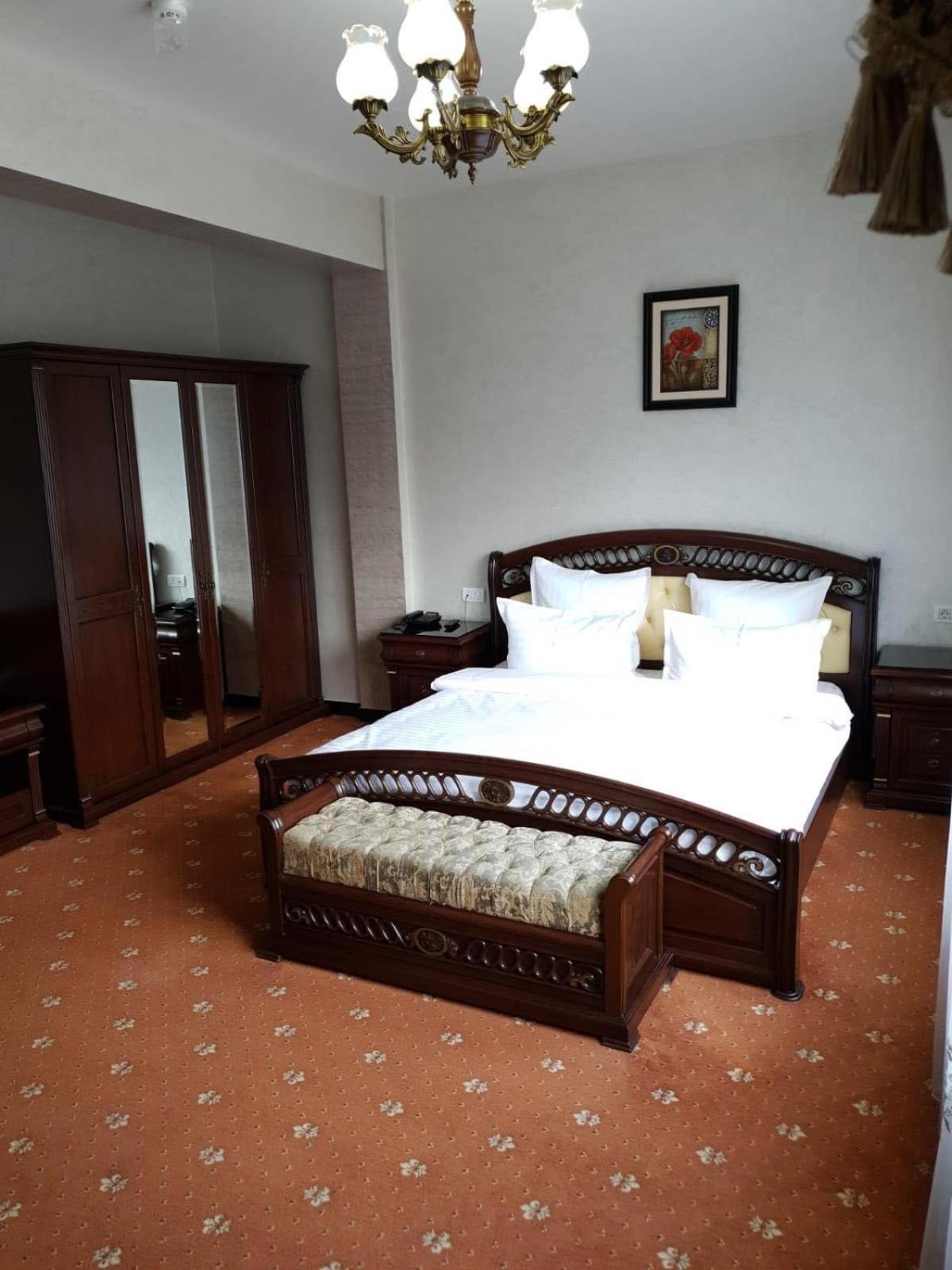Hotel Bacsoridana Tecuci Buitenkant foto